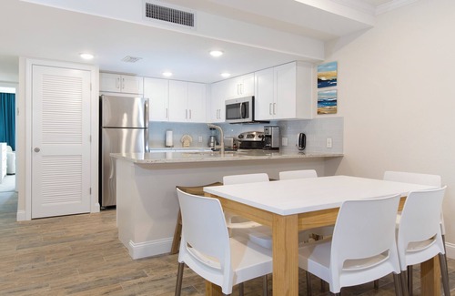 Indian Shores Hotel | Ultimate Getaway! 2 Serene Units w/Kitchens, Beach, Golf