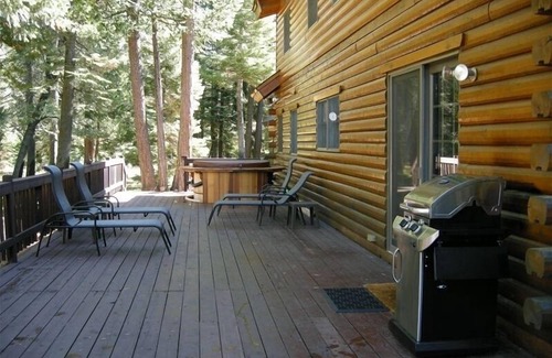 Shingletown House | Ultimate Lassen House! Cedar Hot Tub! Private Trout Stream! 20 Acres of Woods!