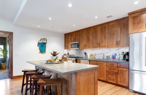 Lakeside Park Condo | Ultimate Luxury -Perfect Location -Extras Galore!