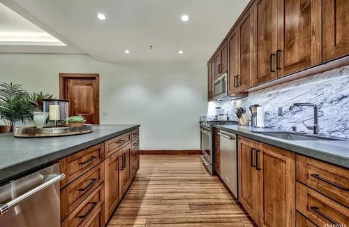 Lakeside Park Condo | Ultimate Luxury -Perfect Location -Extras Galore!