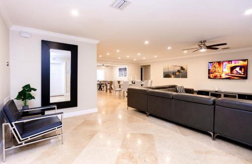 South Lake House | Ultimate Luxury 5BR Villa near Hollywood Beach