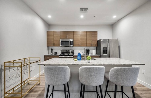 South Mountain Apartment | Ultimate Luxury Getaway: Poolside Paradise with Private Garage