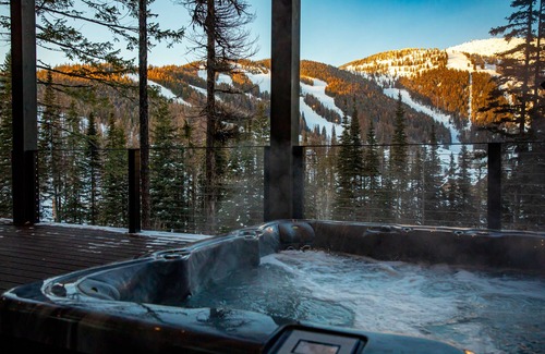 Whitefish House | Ultimate Luxury Ski-in/Ski-out Home 5BD, 5.5BA 2 Hot Tubs, Steam Room, Game Room