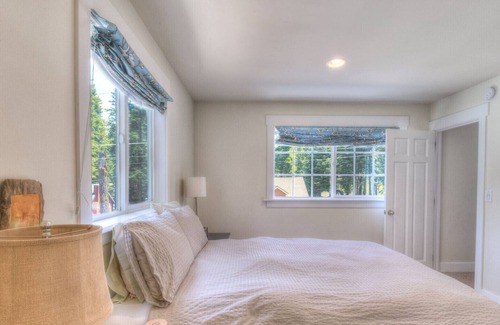 Tahoma House | Ultimate Paradise in Bearadise | HOA Private Pier and Beach Access