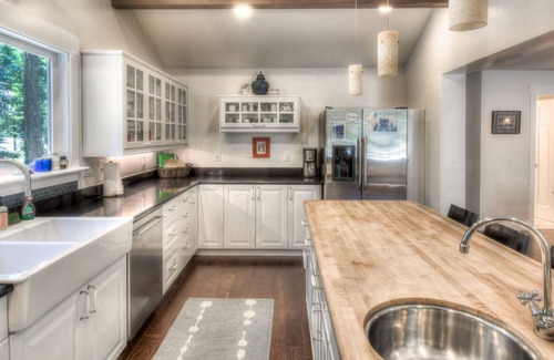 Tahoma House | Ultimate Paradise in Bearadise | HOA Private Pier and Beach Access