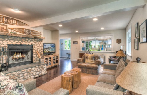 Tahoma House | Ultimate Paradise in Bearadise | HOA Private Pier and Beach Access
