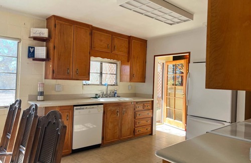 Yucca Valley House | Ultimate relaxation on 4+ acres, hot tub, projector/game room, BBQ, stars, moon