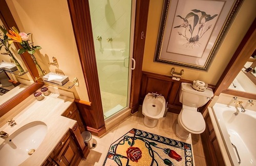 Gaborone Hotel | Ultimate Relaxation! Outdoor Pool, Spa, Airport Shuttle and FREE Parking!