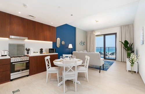 Dubai Apartment | Ultimate Stay/4 People/Beachfront/Sea View