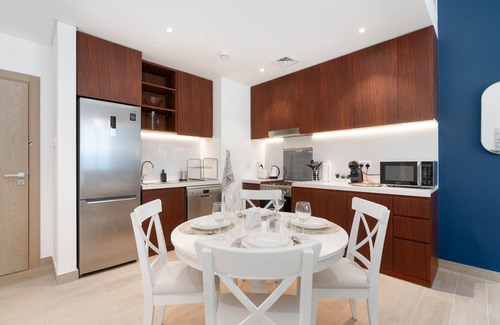 Dubai Apartment | Ultimate Stay/4 People/Beachfront/Sea View