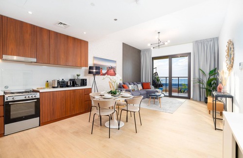 Dubai Apartment | Ultimate Stay/Beachfront/Sea View/Big Terrace/Amazing Sunset/4 People/La Mer