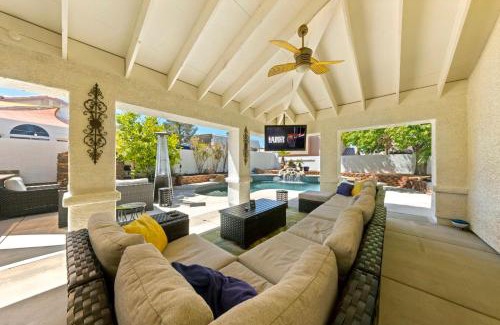 River Mountain House | Ultimate Vacation: A Luxurious Oasis with a Pool!