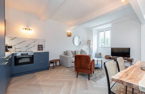 Jean-Medecin Apartment | Ultra Central 2 Bdr AC & Parking