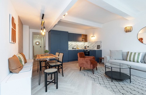 Jean-Medecin Apartment | Ultra Central 2 Bdr AC & Parking