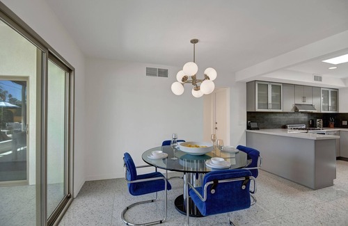 Tahquitz River Estates House | Ultra-Chic LUXE Mid-Century Estate- Resort Like Pool, Spa, Firepit, Outdoor Kitchen 3BED/3BATH