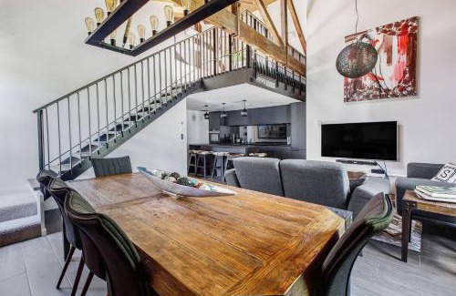 Southbank Apartment | Ultra-chic Top Floor New York Style Loft Apartment