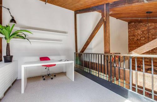 Southbank Apartment | Ultra-chic Top Floor New York Style Loft Apartment