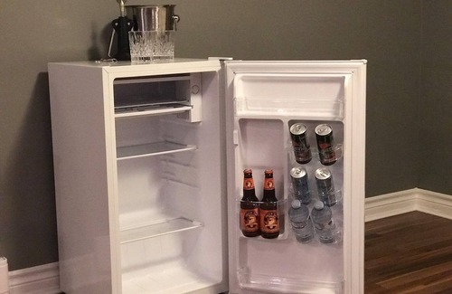 Dorval Apartment | Ultra-clean basement apartment near Montreal airport!