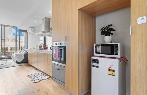 Melbourne Central Business District Apartment | Ultra-Convenient CBD Pad - 2min to Southern Cross
