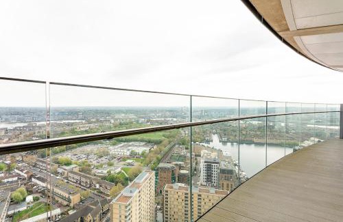 Isle of Dogs Apartment | Ultra Lux Thames View Huge balcony condo with lift