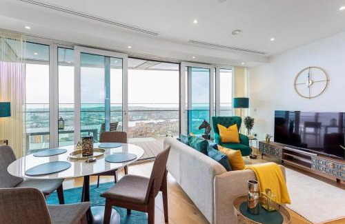 Isle of Dogs Apartment | Ultra Lux Thames View Huge balcony condo with lift