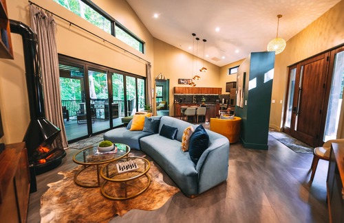 Laurelville Cabin | Ultra Luxe Modern : 15 minutes from Hocking Hills State Park : Stunning Views