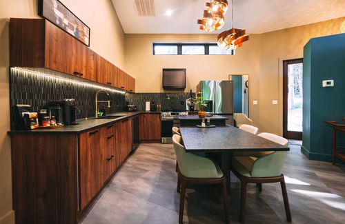 Laurelville Cabin | Ultra Luxe Modern : 15 minutes from Hocking Hills State Park : Stunning Views