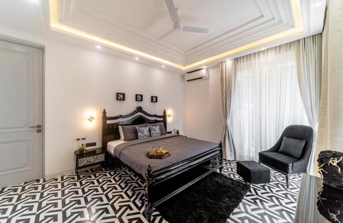 Assagao Villa | Ultra Luxe Villa - Jacuzzi, Poolside LED, Butler!