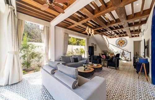 Assagao Villa | Ultra Luxe Villa - Jacuzzi, Poolside LED, Butler!