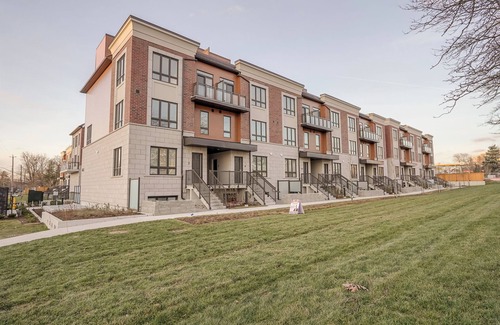 Rathwood Condo | Ultra luxurious 3 BR 2 Bath 1 Parking Toronto Airport And Sq1