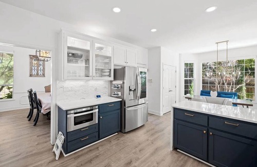 Walnut Creek House | Ultra-Luxurious 4BR 3BA bungalow with Pool, Jacuzzi, AC, Wifi in Walnut Creeknn
