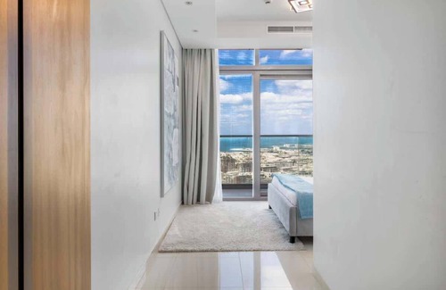 Downtown Dubai Apartment | Ultra Luxurious! Stunning Views, 64th Floor Pool