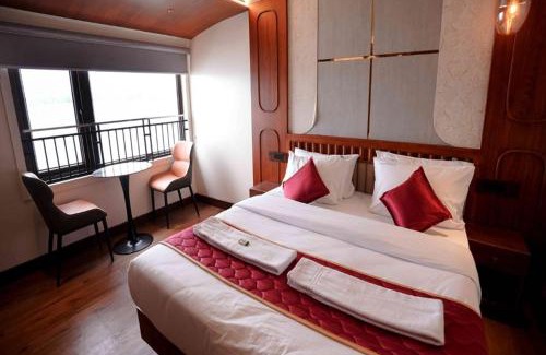 Alappuzha Boat Rental | Ultra Luxury House Boat Alleppey By LexStays