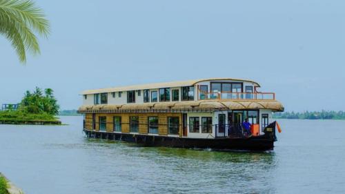 Alappuzha Boat Rental | Ultra Luxury House Boat Alleppey By LexStays