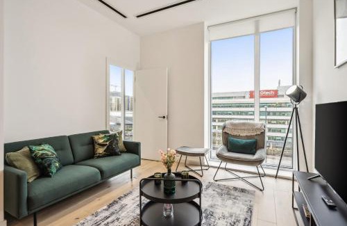 London Borough of Hounslow Apartment | Ultra-Luxury Modren Apartment with Gym, Cinema, Game Room and Parking