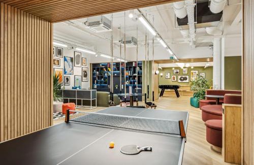 London Borough of Hounslow Apartment | Ultra-Luxury Modren Apartment with Gym, Cinema, Game Room and Parking