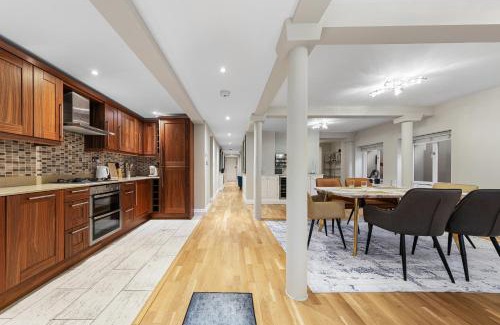 Queen's Gate Apartment | ULTRA MASSIVE House by HYDE PARK