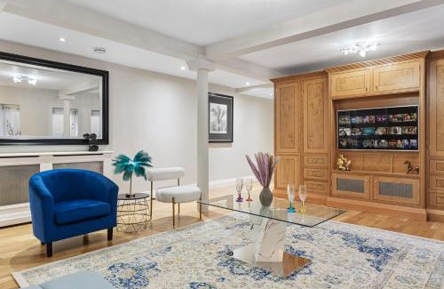 Queen's Gate Apartment | ULTRA MASSIVE House by HYDE PARK