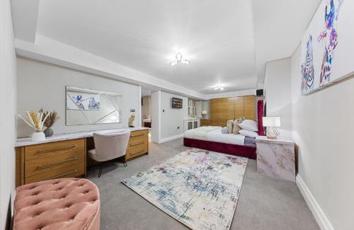 Queen's Gate Apartment | ULTRA MASSIVE House by HYDE PARK