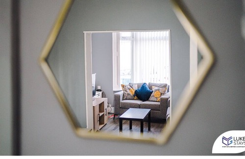 Kirkdale House | Ultra-Modern 3 Bed- Wifi-Garden- Nr Train- Central