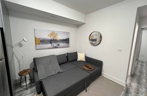Niagara Falls House | Ultra Modern Townhome with Extra Large Terrace