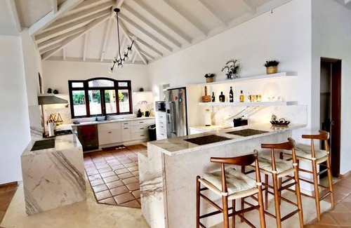 Cabrera Villa | Ultra private Orchid Bay beachfront paradise -Weekly discounts