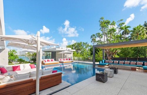 Star Villa | Ultra Resort Waterfront Mega Mansion On Miami Beach