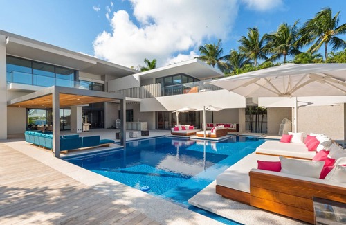Star Villa | Ultra Resort Waterfront Mega Mansion On Miami Beach