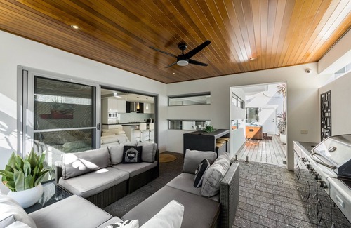 Beaconsfield House | ULTRA STYLISH FREMANTLE AREA WALK TO THE BEACH