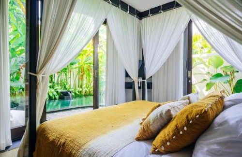 Sayan Hotel | Uma Kalai