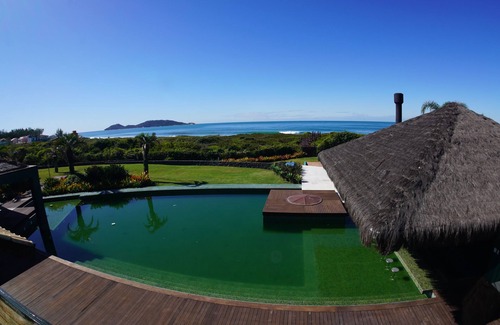 Morro das Pedras House | Uma Mansão em Frente a Praia que Permitira o Descanso e Contato com a Natureza