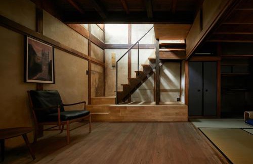 Shimogyo House | Umeyu no yado by YADORU KYOTO HANARE