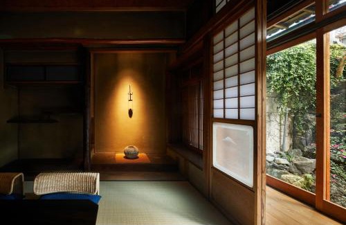 Shimogyo House | Umeyu no yado by YADORU KYOTO HANARE
