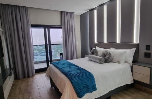 Umhlanga Apartment | Umhlanga Luxury Promenade Suite at Oceans Apartments in Radisson Blu building tower, Durban